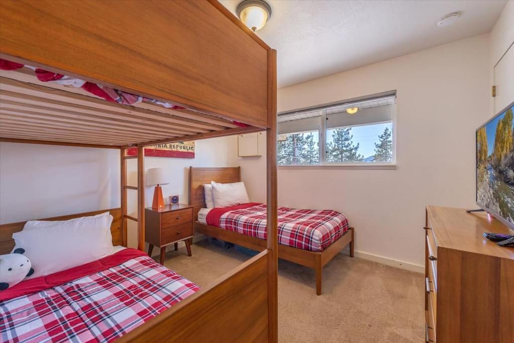 Lake Views, Pet-Friendly Cabin With Hot-Tub In King'S Beach Kings Beach Exteriér fotografie