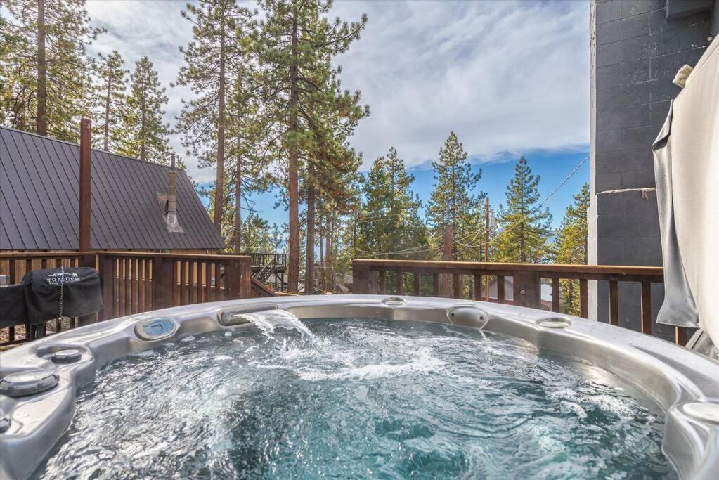 Lake Views, Pet-Friendly Cabin With Hot-Tub In King'S Beach Kings Beach Exteriér fotografie